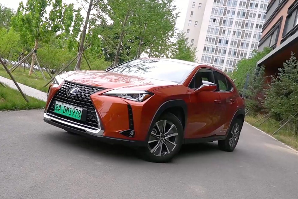 飛行魔毯 試駕雷克薩斯UX 300e