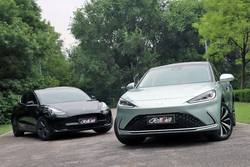 既想運動還要顧家？極狐阿爾法S對比特斯拉MODEL 3