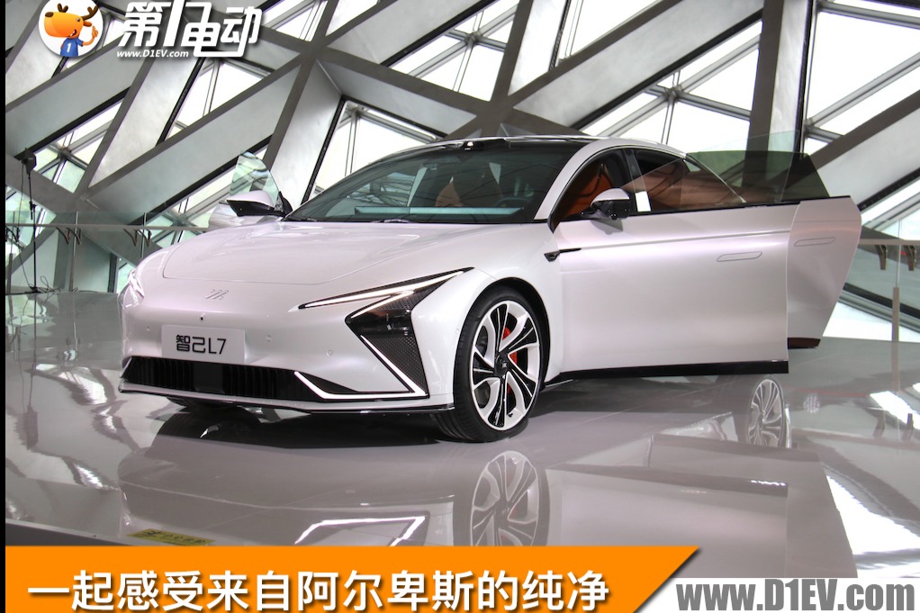 和物理按键说再见!广州车展智己L7量产版抢先体验