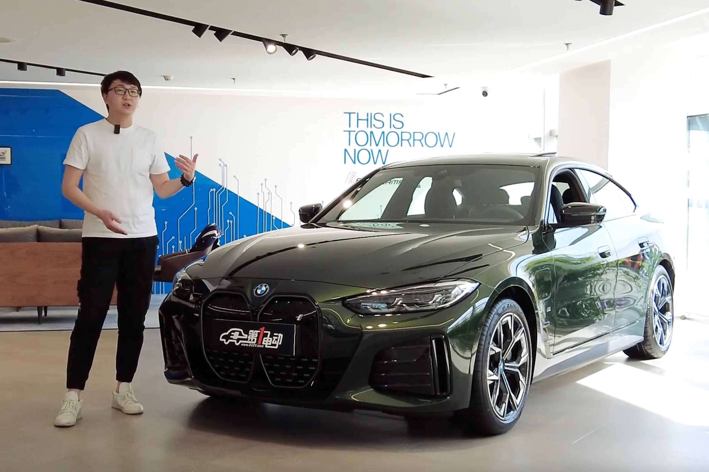 性价比很低但很有魅力 到店静态体验BMW i4