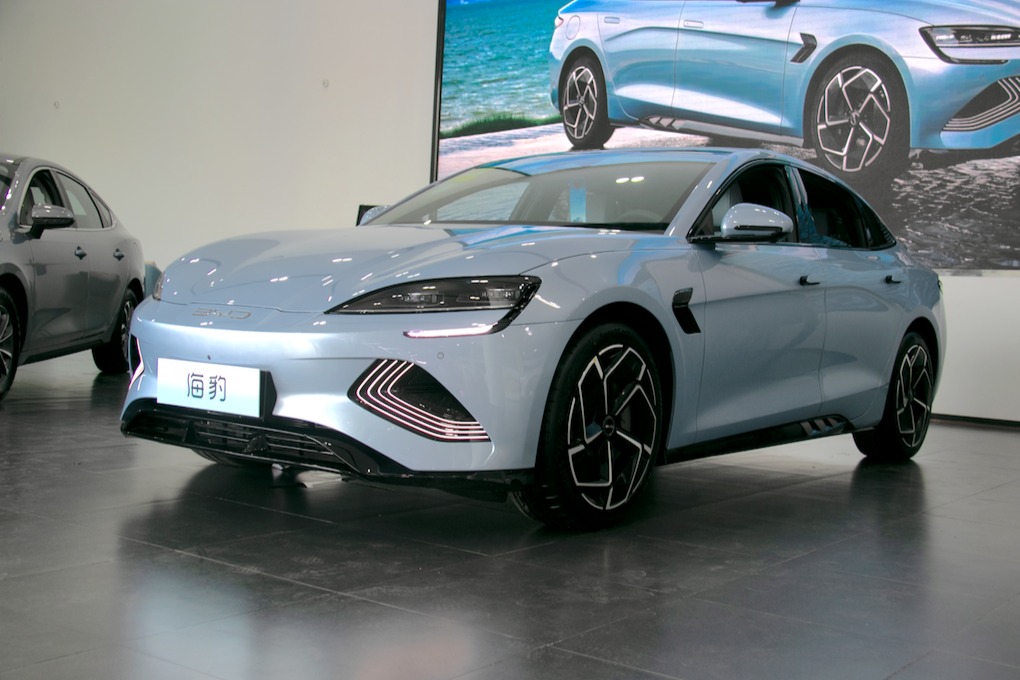 不仅外观运动，空间实用性还有惊喜 到店静态体验比亚迪海豹