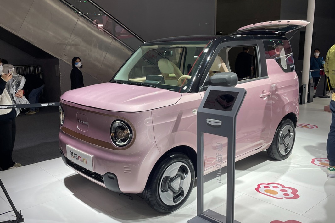 广州车展｜实惠精致还有快充的“小方盒子怪” 实拍吉利熊猫mini