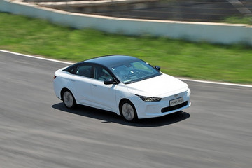 科技配置丰富/性能不俗 几何A Pro试驾体验