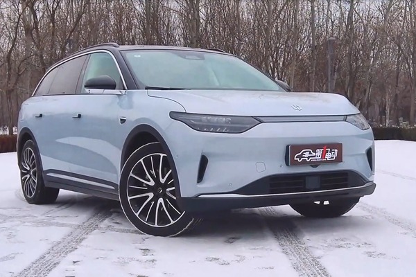 “堆料王”真的没有缺点吗？零跑C11到底怎么样