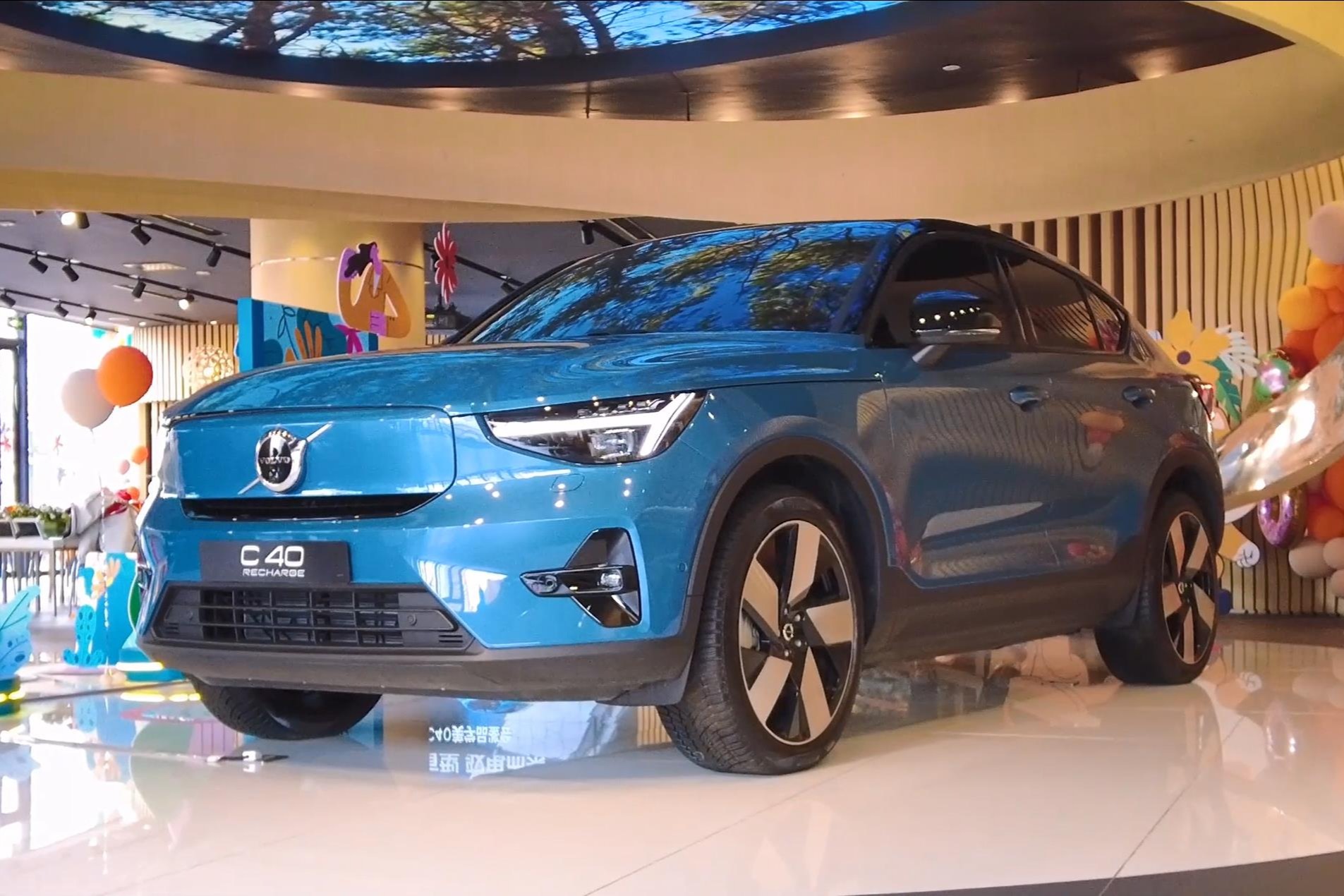 用料环保/性能强悍 轿跑SUV新成员 沃尔沃C40体验