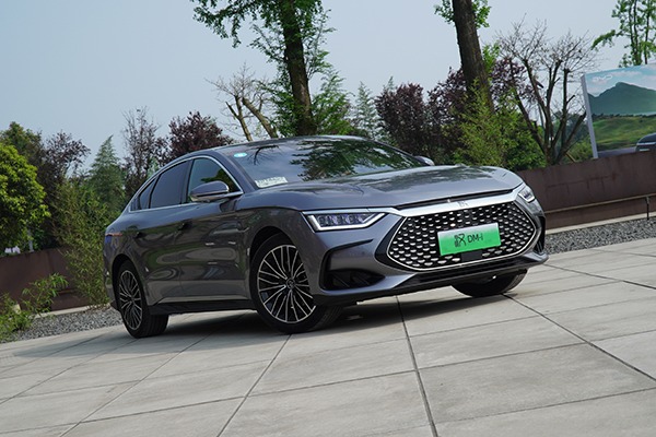 实测油耗3.7升 全面超越日系三强 汉DM-i试驾体验