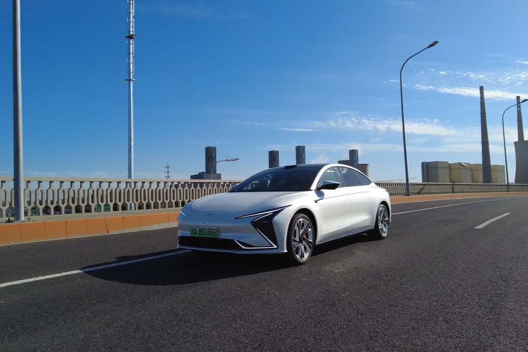 帅气外表下的“驾驶者之车”   智己L7试驾体验