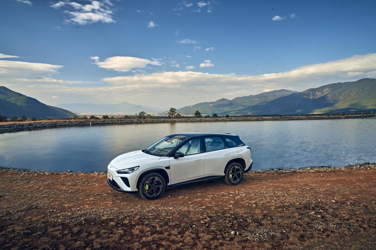 哪吒L“金九银十”接连爆单  CEO张勇驻厂保交付