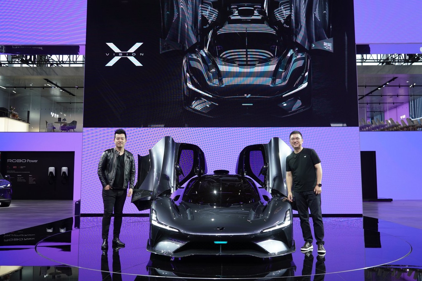 AI美學和AI科技結合，極越ROBO X和極越07 Passion版廣州車展首發