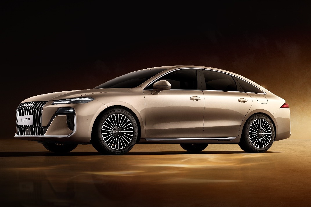 榮威M7 DMH預(yù)售定檔成都車(chē)展，160km超長(zhǎng)純電續(xù)航+2L級(jí)油耗+中大型轎車(chē)空間
