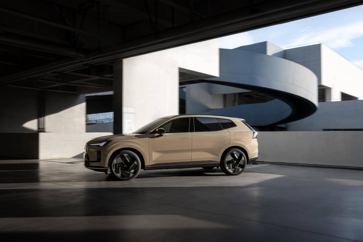 限时26.99万元起 沃尔沃全新XC70正式入局豪华新能源市场