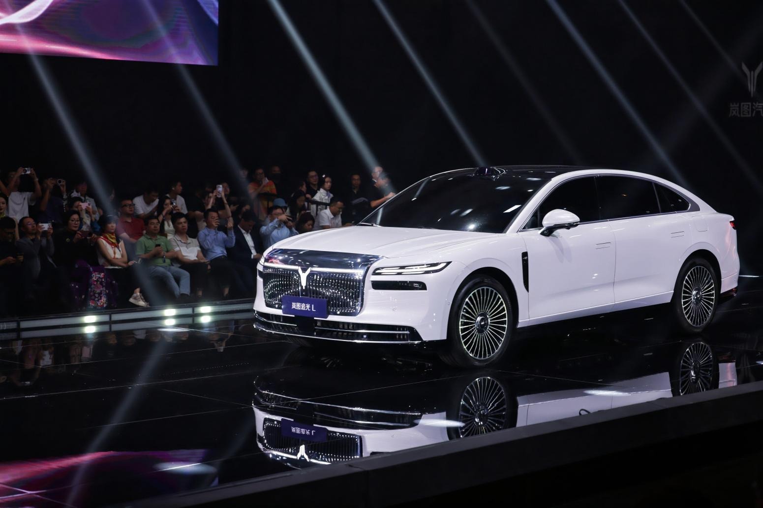 800V+5C超充+63度大电池，岚图追光L搭载岚海智能超混，正式开启预订