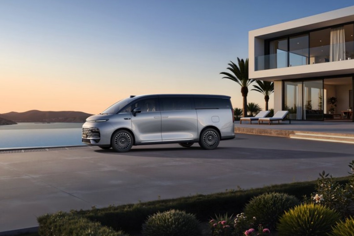 限时指导价26.98万起 “AI全场景家庭旗舰MPV”吉利银河V900 正式上市