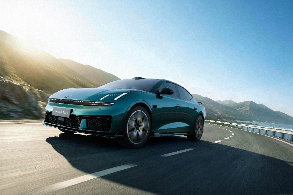 领克10+&10全球首秀暨三电技术发布会  1秒极充2公里革新补能体验，登顶山脊赛道定义“弯道之王”！