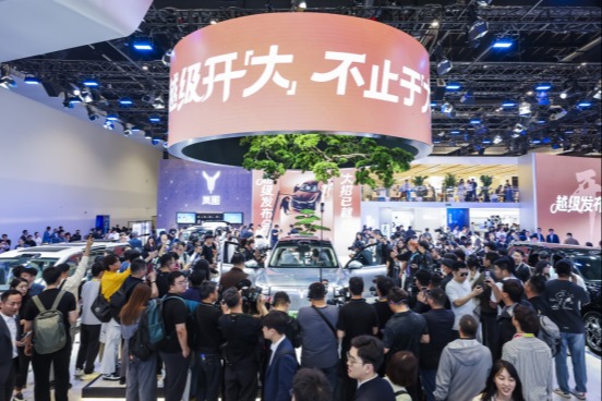 “五座新王”驾到 岚图携泰山X8引爆北京车展 掀翻大五座SUV价值天花板