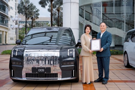 从品质出发 让世界爱上中国造 李书福邀请董明珠担任“极氪品质体验官”