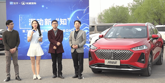 長(zhǎng)城汽車<a class='link' href='http://ewshbmdt.cn/tag/混合動(dòng)力' target='_blank'>混合動(dòng)力</a>系統(tǒng)總工程師、檸檬混動(dòng)DHT開(kāi)發(fā)總負(fù)責(zé)人黃振揚(yáng)（右二）攜手知乎專業(yè)PU實(shí)車測(cè)試.png