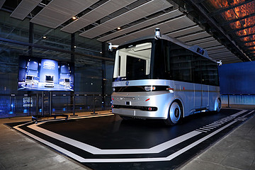 东风汽车开启“东方风起”计划，发布eπ概念车