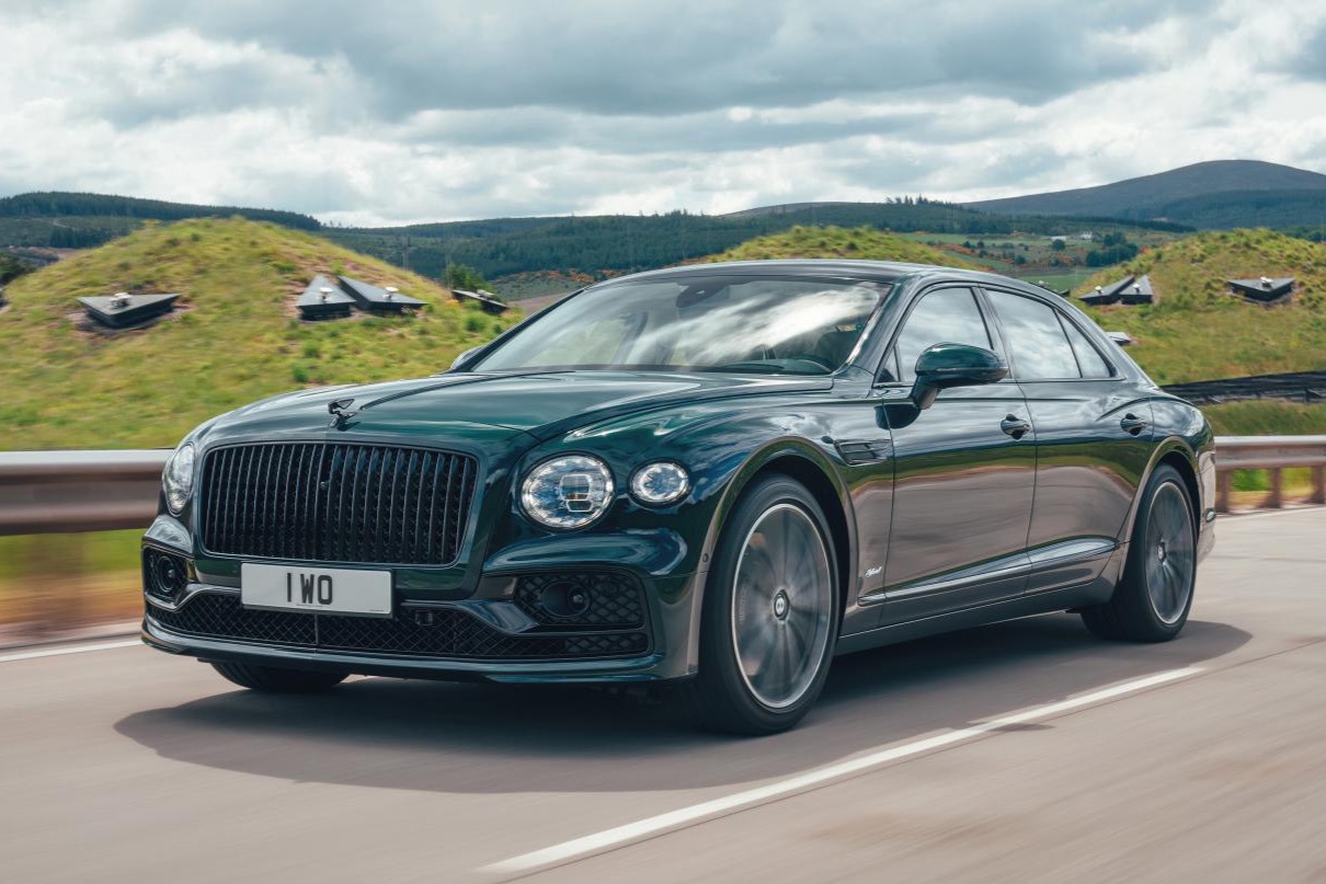 年底交付 宾利飞驰插电混动版正式发布