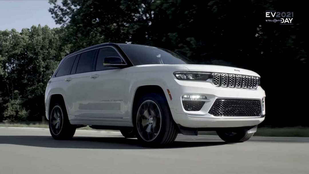 <a class='link'  target='_blank'>jeep</a>-stellantis-ev-day-video-grand-cherokee-4xe.jpg