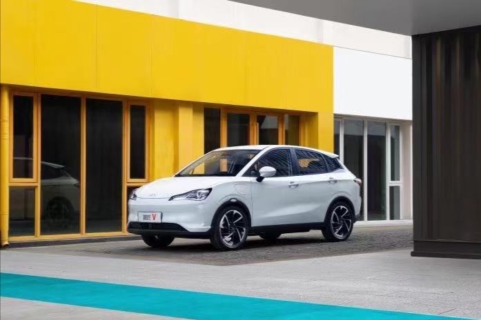 销量破2万 哪吒V凭借什么燃爆智能汽车市场？