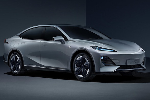 2022年上市  长安C385路试谍照曝光