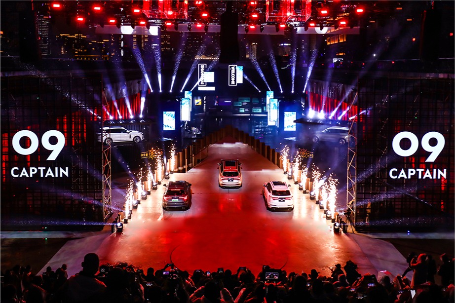 领克09昨夜雨中上市 售价超30万值不值？