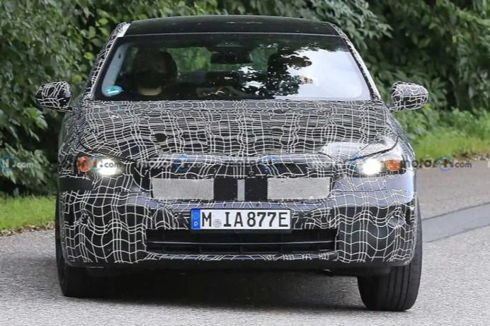 宝马i5或有“瓦罐”版本   2024年上市