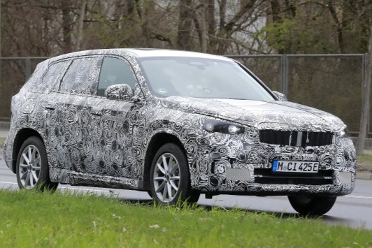 宝马iX1年内亮相  续航里程约440km