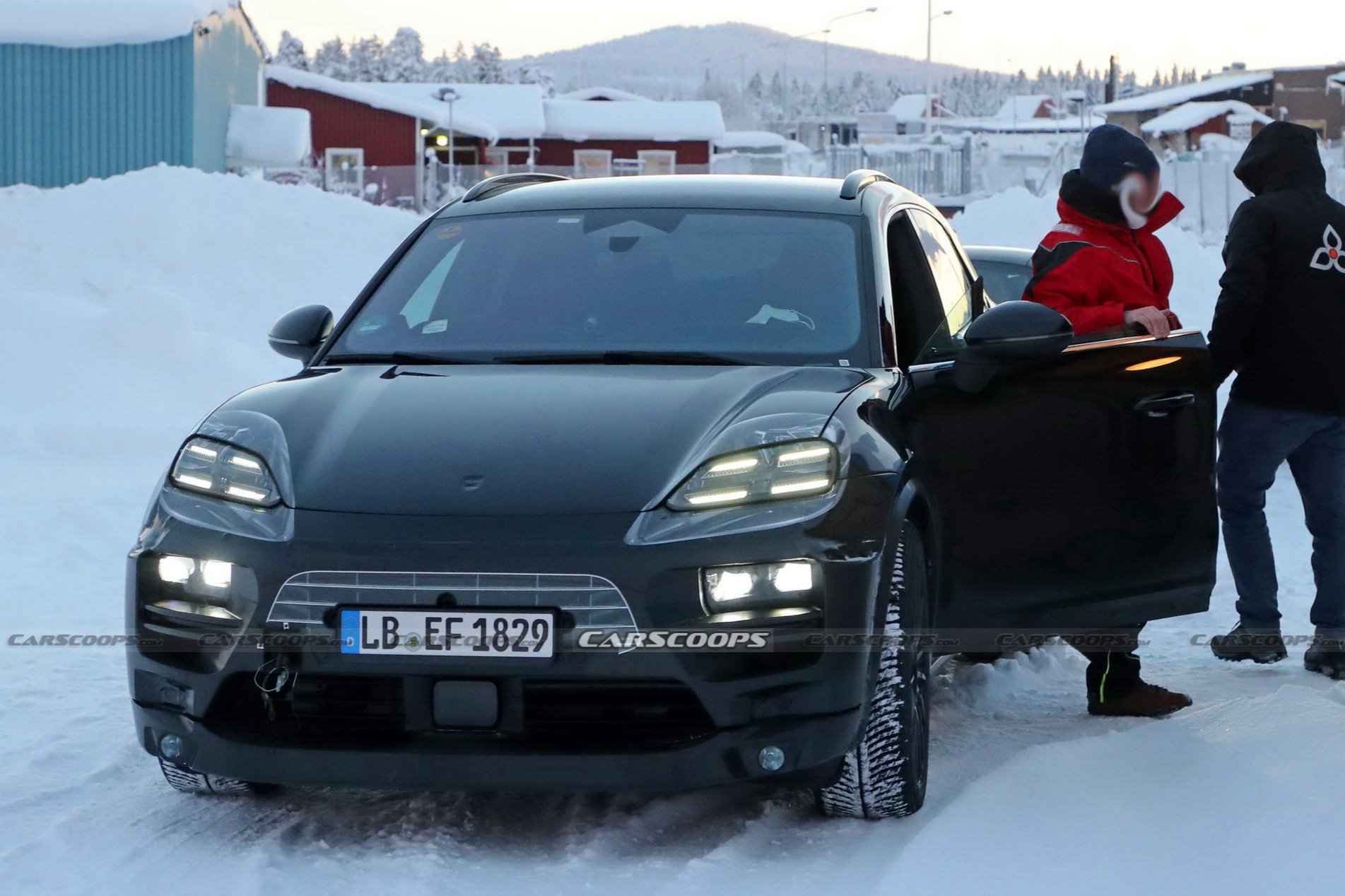 无框车门设计   保时捷Macan EV 谍照   