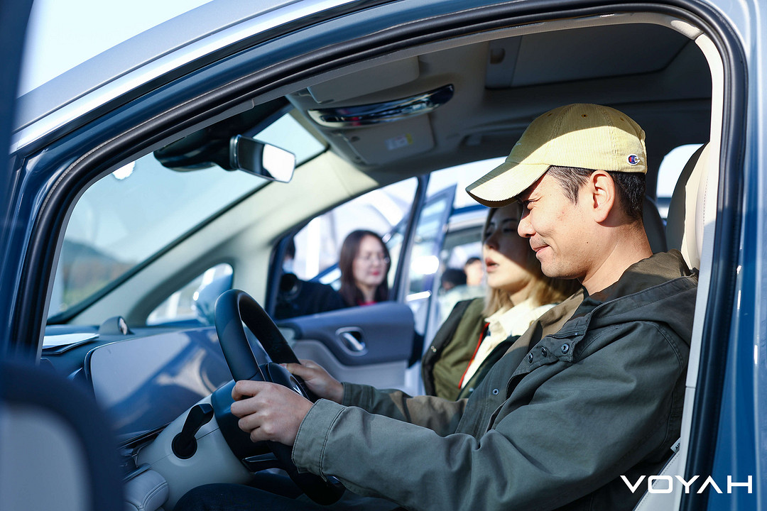 6-車內(nèi)靜態(tài)體驗嵐圖夢想家.jpg