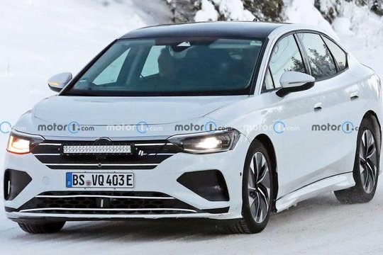 大众Aero B纯电动轿车新谍照曝光