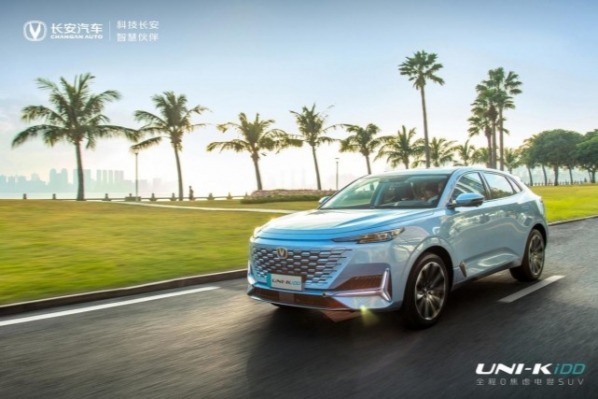 长安UNI-K iDD混动  将于1月6日预售  