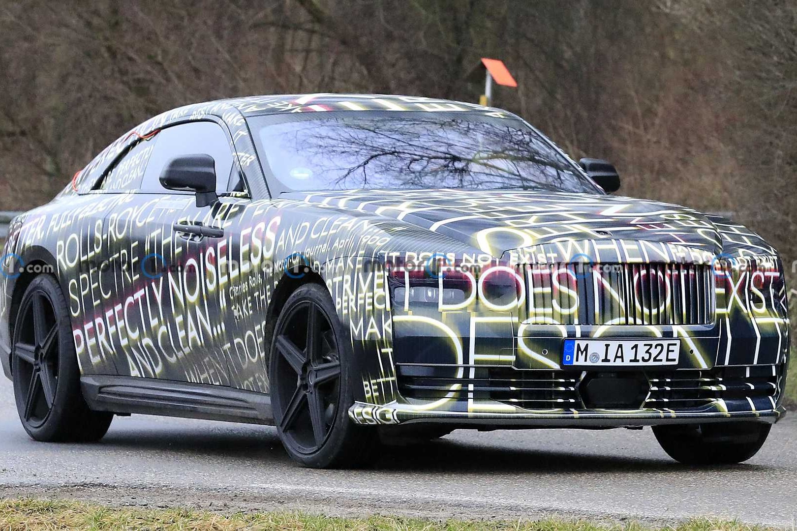 劳斯莱斯首款电动车型  闪灵路试谍照曝光  