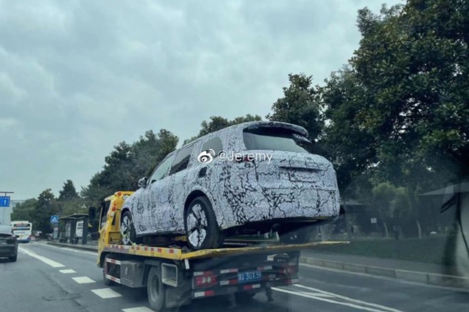 理想X01 最新谍照曝光  发布将近