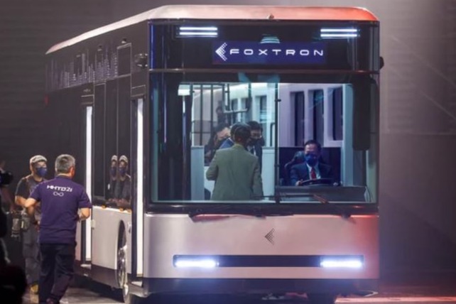 富士康首款电动车Model T 将交付 