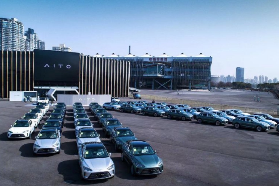 AITO 问界M5 今日启动首批用户交付