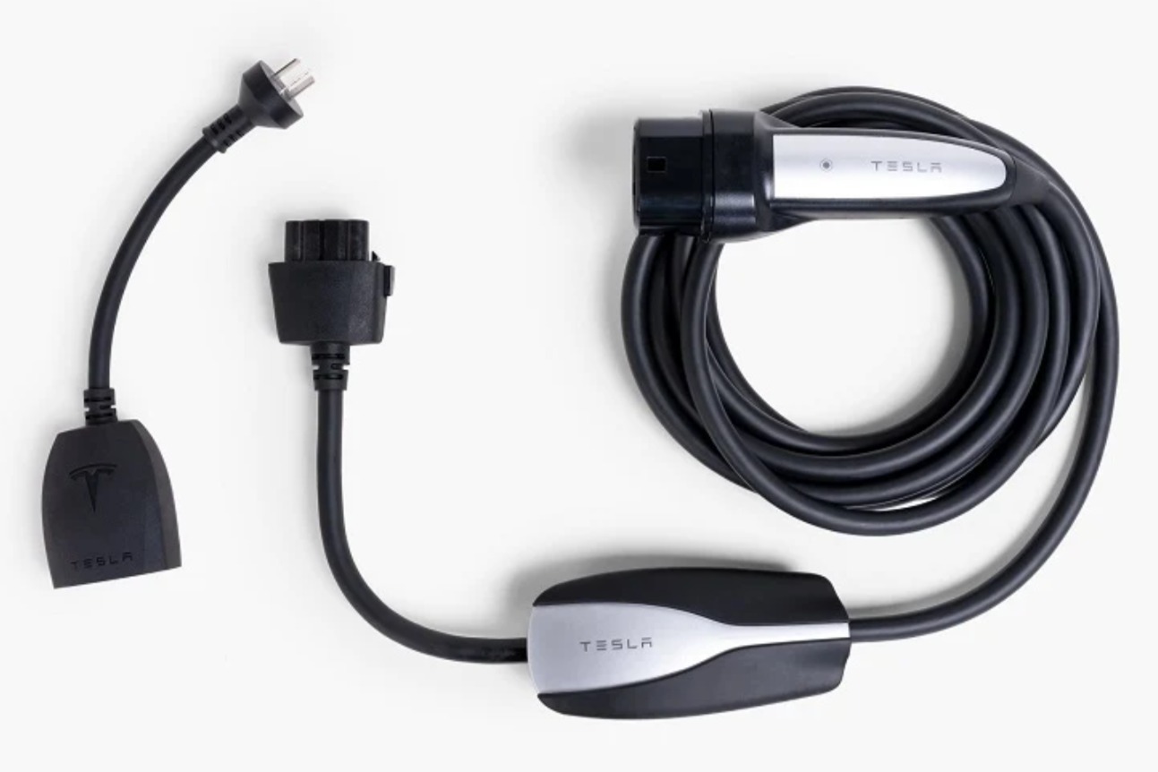特斯拉使用降成本小妙招   将不再附赠移动充电线