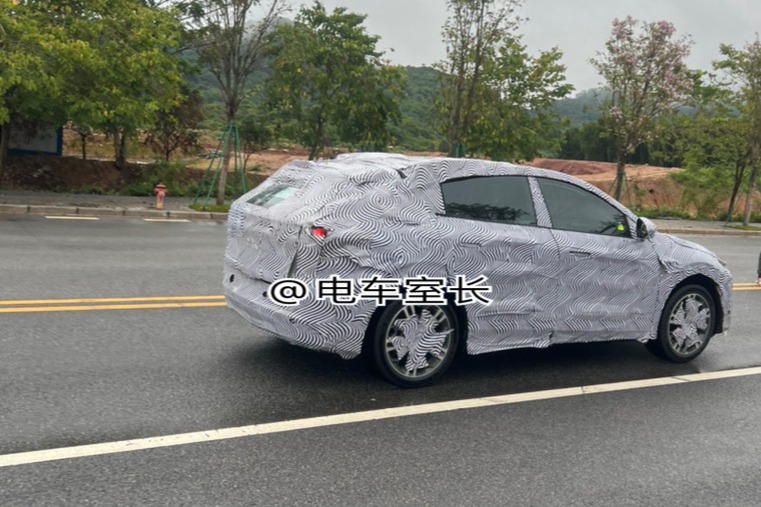 小鹏全新跨界SUV谍照曝光  或为2023年推出