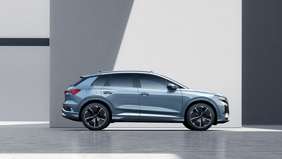 Q4 e-tron_正側.jpg