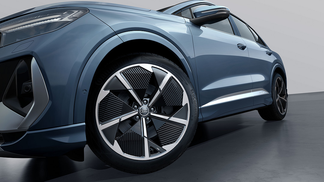 2.奧迪Q4 e-tron短懸長軸、低重心、大輪轂的車身姿態(tài)動感十足.jpg