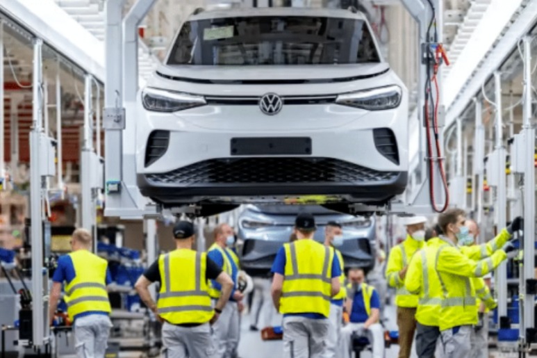 迪斯重申：大众将在2025年超越特斯拉