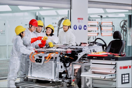 造車新勢力年中交卷 勢頭正好，汽車人才為何回流傳統(tǒng)車企？