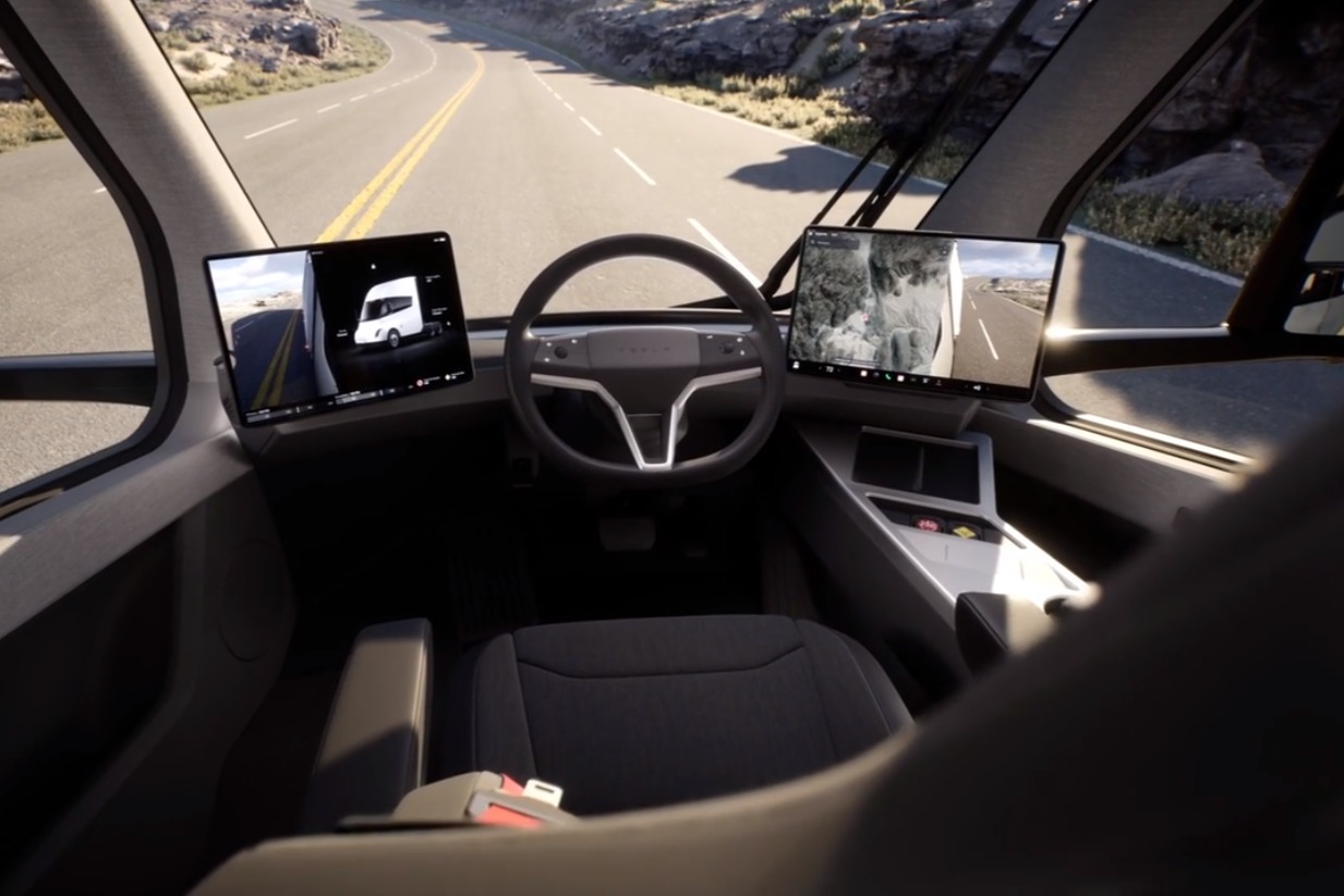 特斯拉Semi官图发布，方向盘和驾驶位居中设计