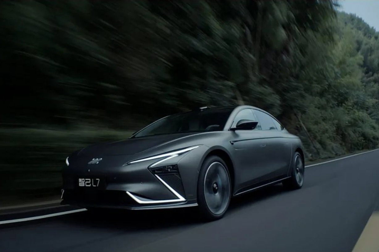 快讯 | 智己发布L7性能版概念车