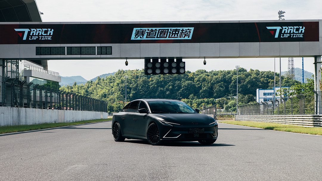 5、智己L7 Snake Performance高性能版.jpg