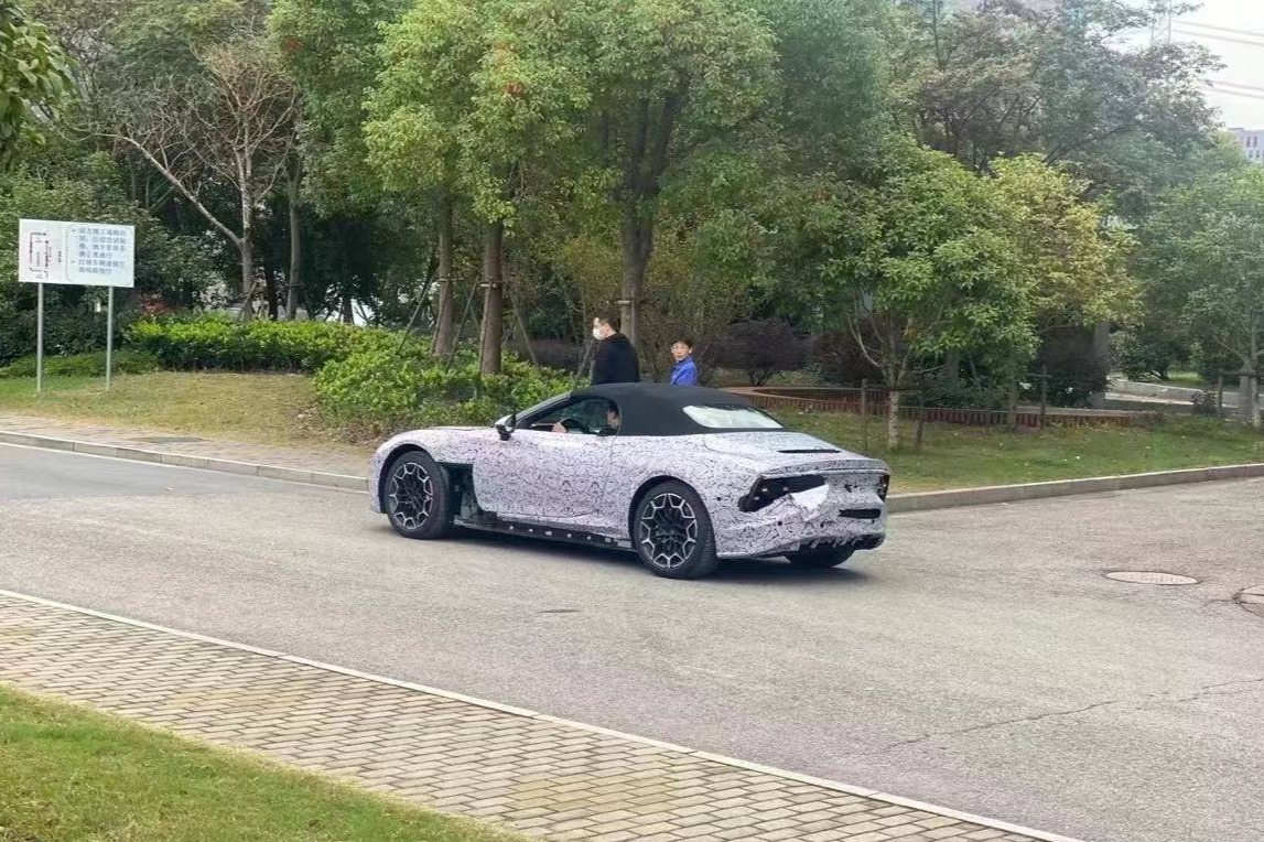 谍照 | MG Cyberster 量产版谍照首曝，将采用软顶敞篷设计