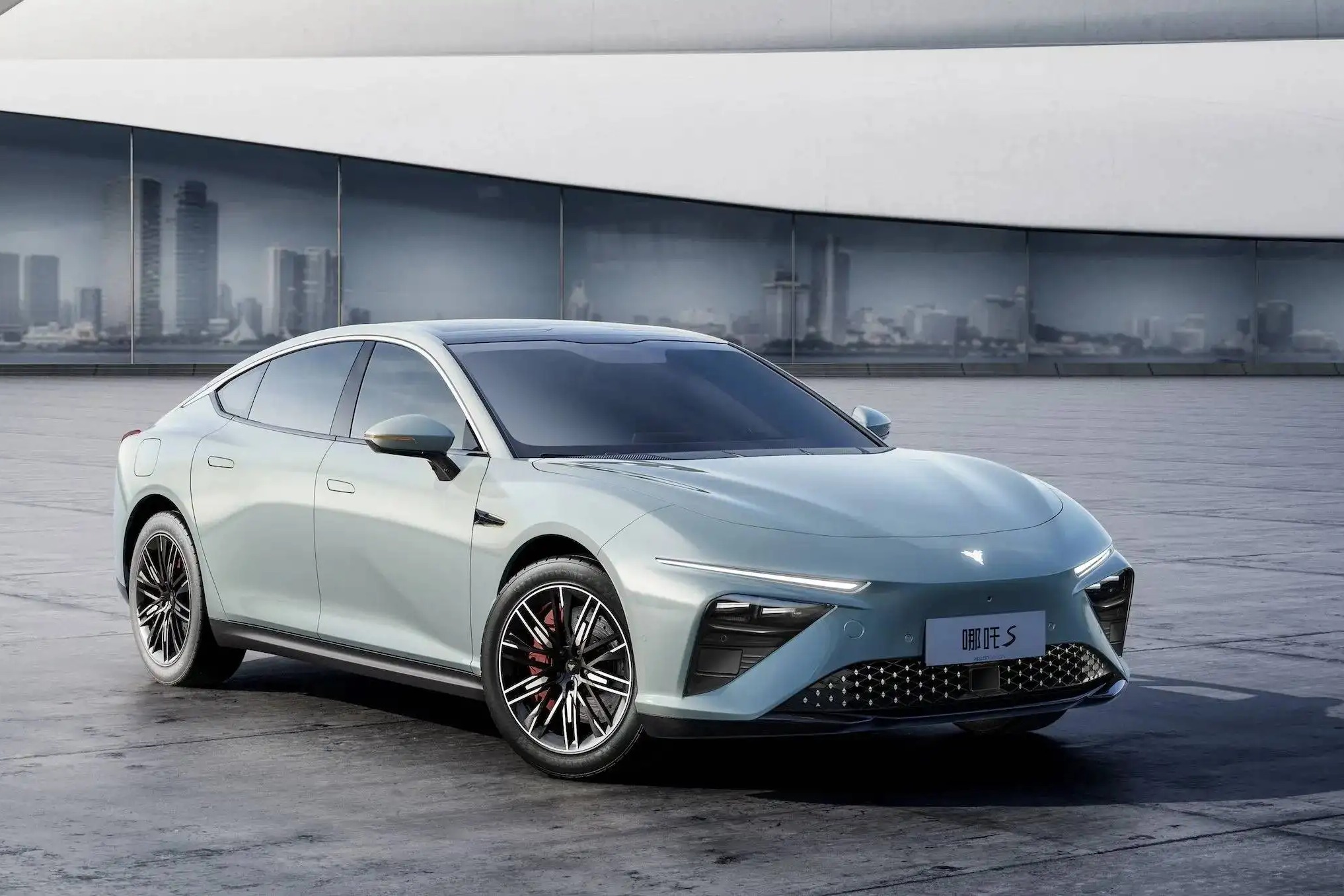 斩获“2022中国十佳车身”，哪吒S实力看得见