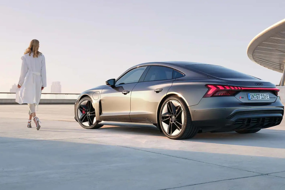 奥迪RS e-tron GT将于11月15日开启预售 零百加速3.3秒