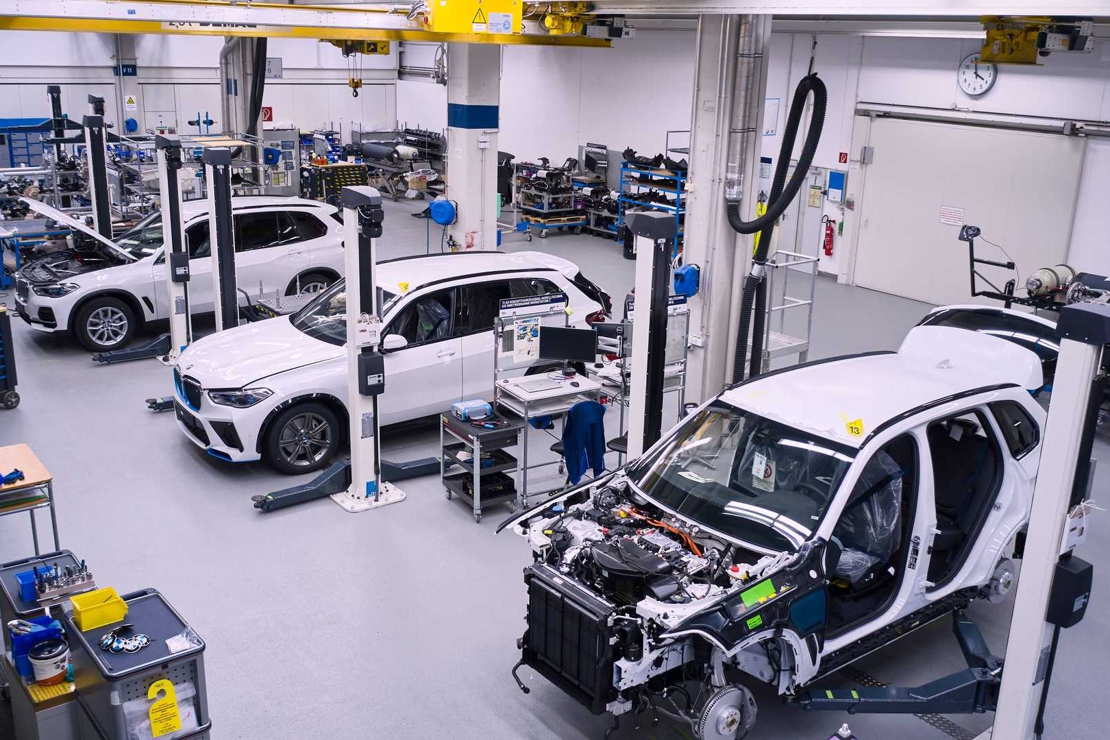 由氢燃料电池驱动，宝马iX5 Hydrogen 在德国投产